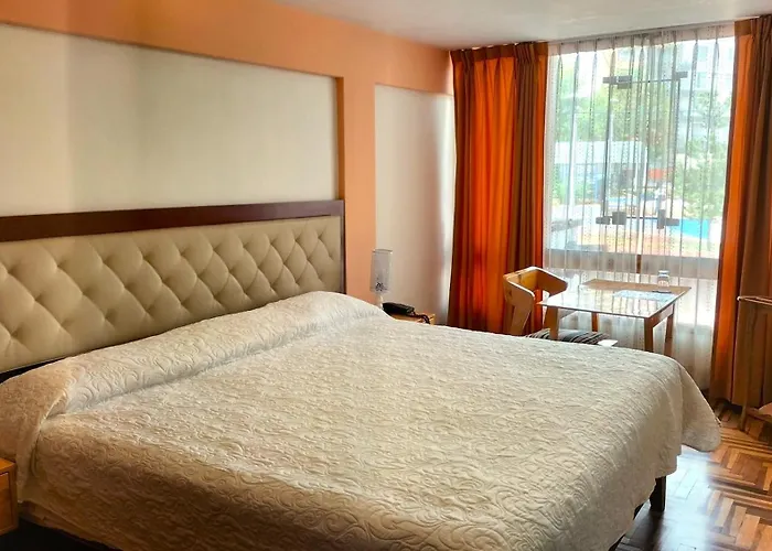 Bed and breakfast Residencial Plaza España 3*